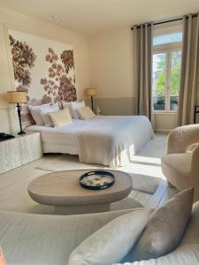 B&B / Chambres d'hotes VILLA DU CEDRE Honfleur : Suite Junior - Vue sur Jardin