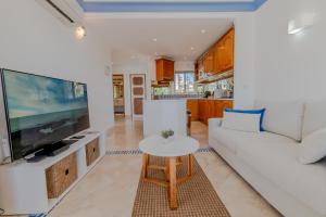 Ocean Vista Retreat with Beach & Pool Access by Drago Rentals