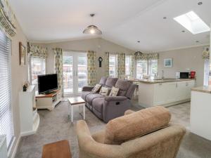 Lodge 2