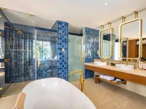 Beachfront Villa 3-bedroom - Breakfast buffet