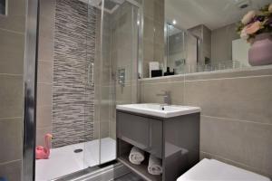 Hazelnut Seafront One Bedroom BN1GRE36