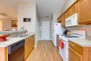 2 Mi to Heritage Park Pet-Friendly McDonough Home