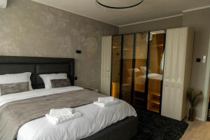 Golden Light - 3BR Luxury Central