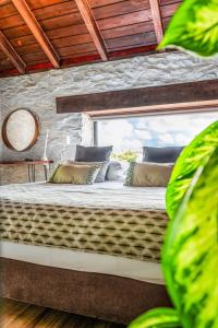 NEW! Nature Paradise with Ocean View & Hot Tubs