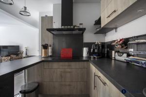 Air-conditioned apartment near Libération district