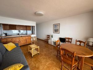 Max Neptuno 1st Line Beach Ocean View Apartment
