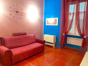 LA CASA DI CARTA red