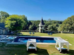 Maisons de vacances Gites charmants en Berry avec piscine et spa - FR-1-591-729 : photos des chambres