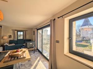 Maisons de vacances Sejour Historique au Domaine de Migny : Gite avec Bain Nordique et Piscine - FR-1-591-731 : photos des chambres
