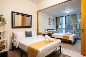 One Uptown Residence 1Br 2Bed Affordable for 4,Uptown Mall Linked