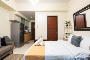 One Uptown Residence 1Br 2Bed Affordable for 4,Uptown Mall Linked