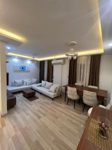 Spacious & Sleek Family Home