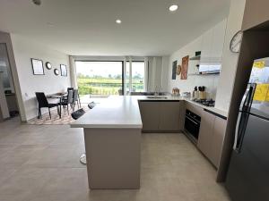 Sierra real coccora 101 torre 1-Lindo Apartamento cerca al club campestre