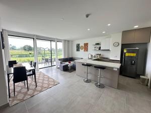 Sierra real coccora 101 torre 1-Lindo Apartamento cerca al club campestre