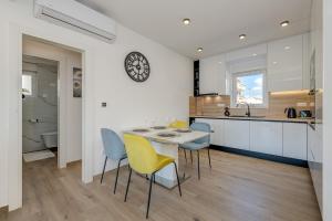 Luxury apartment with jacuzzi in Trogir