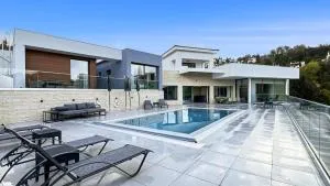 Majestic Manor - Tala