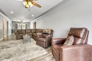 Charming Curtis House Large Deck with Lake View!