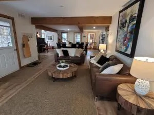 Lakehouse on Majestic Lac St Pierre - Gracefield