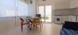 GITE MEUBLE POUR 1,2,3,4 PERS AVEC PISCINE à PARTAGER