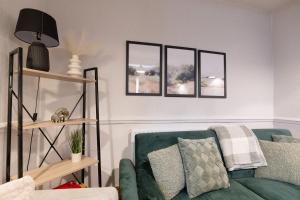 WEST VIEW COTTAGE - Charming Wensley Cottage in the Heart of Peaks