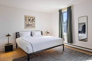 The Slant - Trendy Spot in the Heart of Montreal