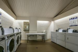 Pines 2045 by SummitCove Lodging