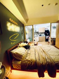 Azure staycation by Scarlet Suites