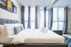 Uptown Parksuites BGC 1BR, Hi Flr Great view fr Balcony with Washer