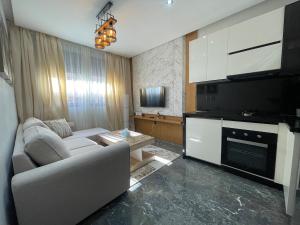 High-End Cozy and Modern Studio