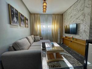 High-End Cozy and Modern Studio