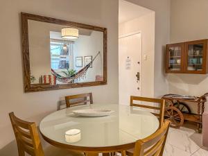 Copa 6 P 3 q. 300 m praia Copa 800m Ipanema 1 vaga