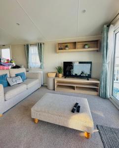 8 Berth Caravan - Lyons Robin Hood, HV