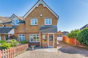 Spacious Home Near City Centre Sleeps 8 Private Parking - Langley