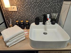 Studio49apartments Quiet in Niš Free Private Parking Fast WiFi