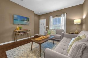 Dluxx Perfect Townhouse next to Disney Parks 3204