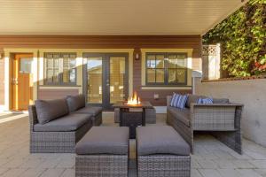 Charming Luxury Home near DT and Lonsdale Quay