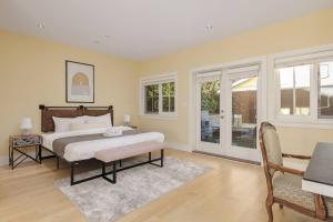 Charming Luxury Home near DT and Lonsdale Quay