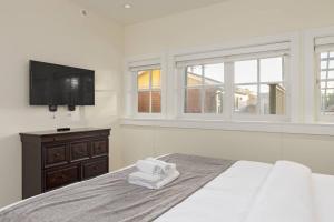 Charming Luxury Home near DT and Lonsdale Quay