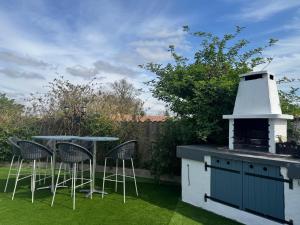 Maison 3 chambres, piscine privée terrain de pétanque