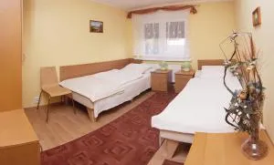 多姆戈诗尼波德伯佐斯弥酒店 - 科莫尔尼基