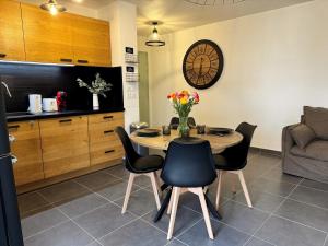 Charming 2-room apartment in Lavandou, terrace, parking, air conditioning