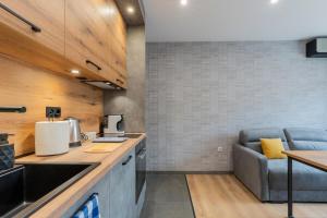 Urban Five #2 - Stylish One-bedroom apartments with Kitchen & Parking