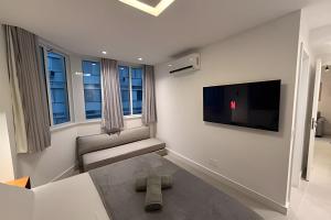 Apartamento reformado a menos de 100 metros da praia