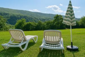 Cozy Villa with a Beautiful View, Terrace and Nature