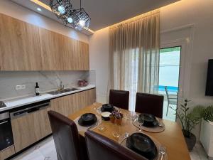 Caza pool Glyfada