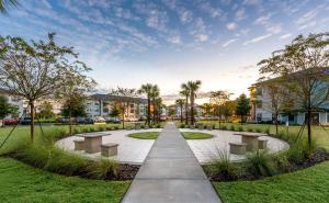 Full Apartment w Pool, Gym, Near Parks, King Bed, Pet-Friendly