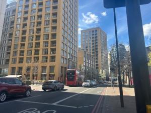 1-Bed Apt Sleeps 4 Central To Shops & Transport