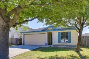 San Antonio Abode with Yard Less Than 4 Mi to Lackland - Atascosa