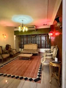 Five minutes to pyramids