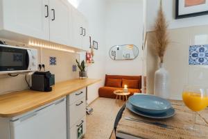 Cozy Old Town Apartment with Sunny Terrace - 3hvězdičkové hotely ve městě Vila do Bispo